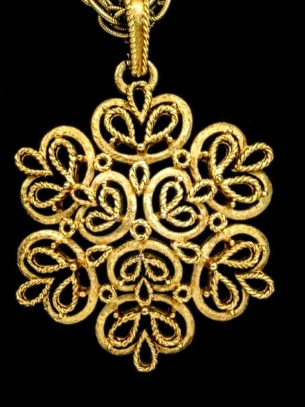 Trifari Gold Filigree Pendant with Twisted Rope Chain - Picture 1 of 11